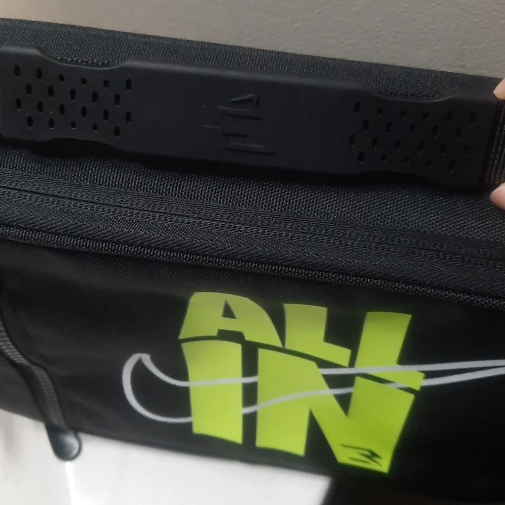 Largo Nike Signature Swoosh Logo All In Lunchbox - Picture 2 of 8